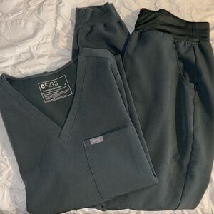 FIGS - Medium top - Medium pants (joggers)